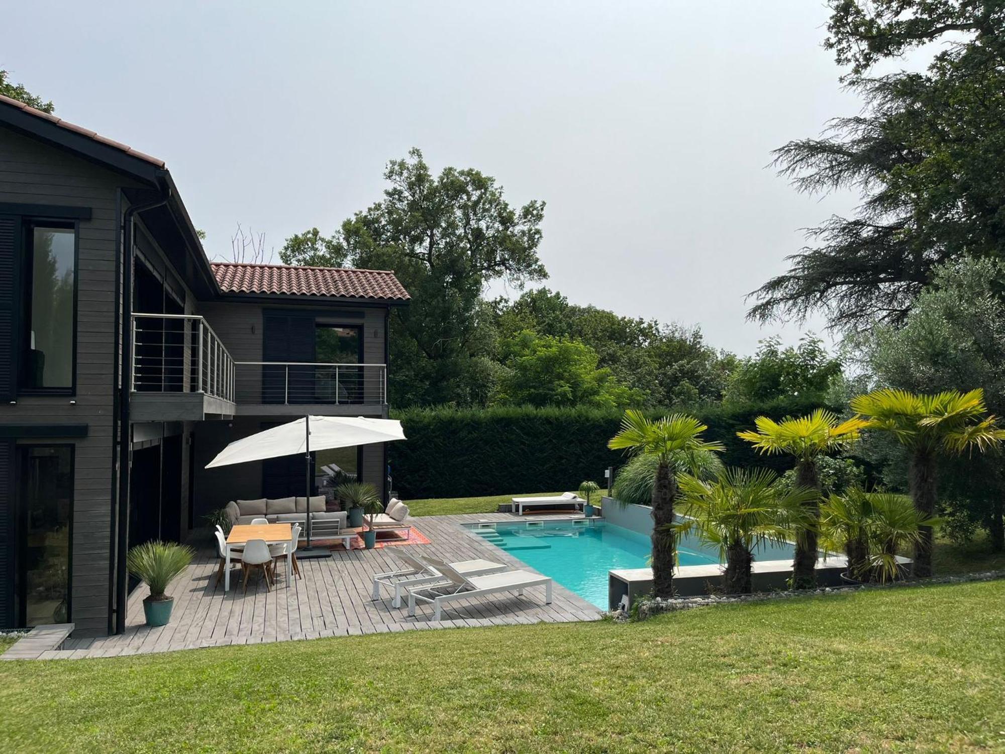 Villa Piscine A Proximite De Lyon